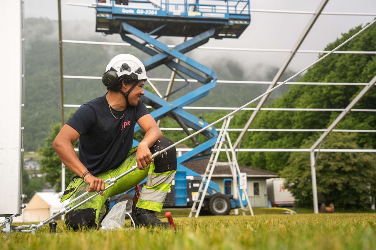 Montering av stort rammetelt